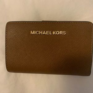 Michael Kors brown leather wallet. Gently used-excellent pre owned condition.